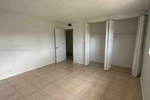 Copropriété à vendre à North Lauderdale, Floride: 1 chambre, 64.94 m2 № 2056103 - photo 2