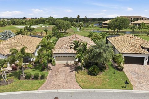 House in Bradenton, Florida 4 bedrooms, 186.36 sq.m. № 2230507