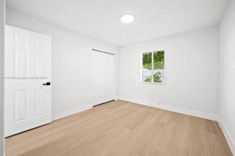 House in Miami, Florida 4 bedrooms, 124.58 sq.m. № 1881515 - photo 15