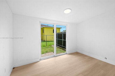 House in Miami, Florida 4 bedrooms, 124.58 sq.m. № 1881515 - photo 5
