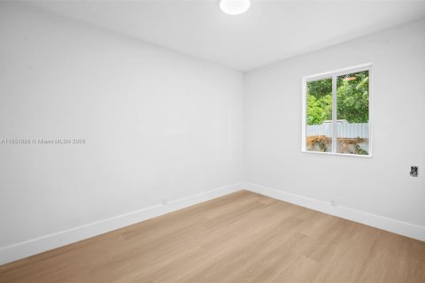 House in Miami, Florida 4 bedrooms, 124.58 sq.m. № 1881515 - photo 18