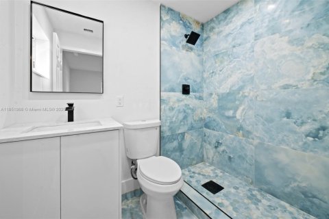House in Miami, Florida 4 bedrooms, 124.58 sq.m. № 1881515 - photo 17