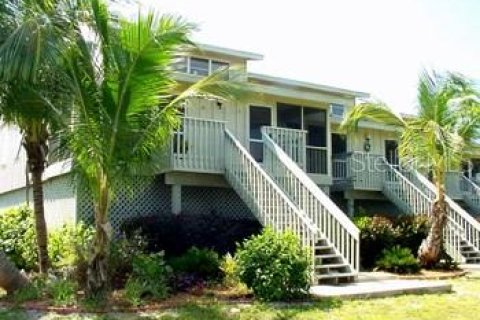 Condo in Placida, Florida, 2 bedrooms  № 251548 - photo 1