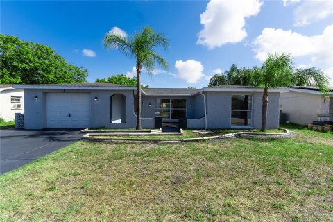 House in Port Richey, Florida 3 bedrooms, 133.97 sq.m. № 2202548