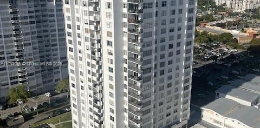 Condo in Aventura, Florida, 2 bedrooms № 1861516