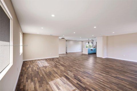 House in Miami, Florida 3 bedrooms, 180.14 sq.m. № 1957205 - photo 12