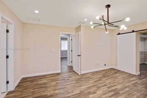 House in Miami, Florida 3 bedrooms, 180.14 sq.m. № 1957205 - photo 18