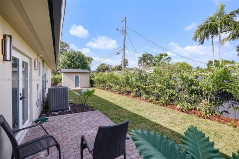 House in Miami, Florida 3 bedrooms, 180.14 sq.m. № 1957205 - photo 15