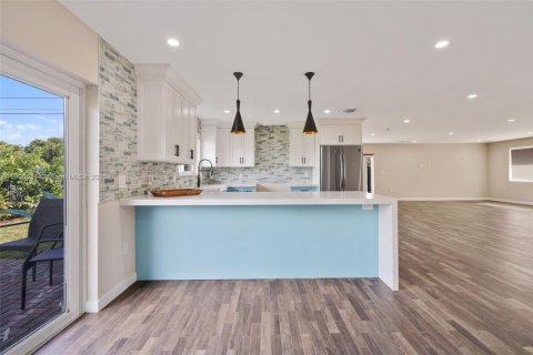 House in Miami, Florida 3 bedrooms, 180.14 sq.m. № 1957205 - photo 7