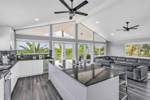 House in Key Largo, Florida 3 bedrooms, 230.77 sq.m. № 1818658 - photo 8
