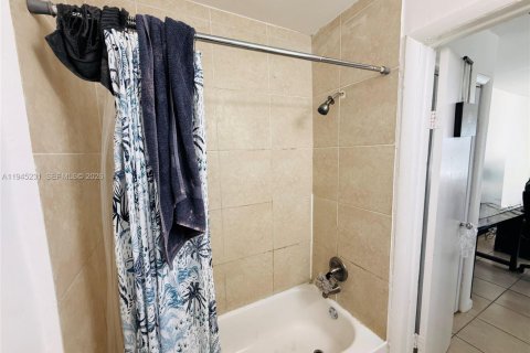 Propiedad comercial en venta en Fort Lauderdale, Florida, 168.15 m2 № 2001767 - foto 17