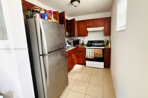 Propiedad comercial en venta en Fort Lauderdale, Florida, 168.15 m2 № 2001767 - foto 20