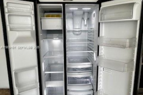 Condominio en alquiler en Miami, Florida, 1 dormitorio, 60.48 m2 № 2054358 - foto 19