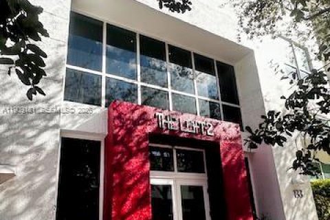 Condominio en Miami, Florida, 1 dormitorio  № 2054358