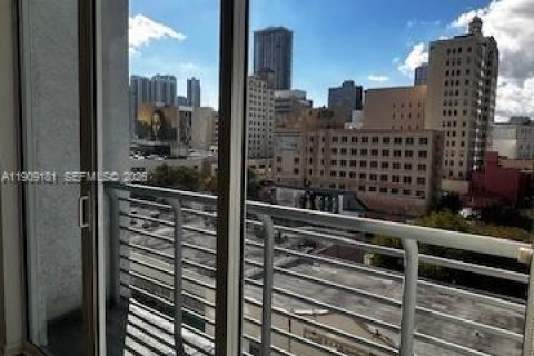 Condominio en alquiler en Miami, Florida, 1 dormitorio, 60.48 m2 № 2054358 - foto 24