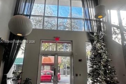 Condominio en alquiler en Miami, Florida, 1 dormitorio, 60.48 m2 № 2054358 - foto 7