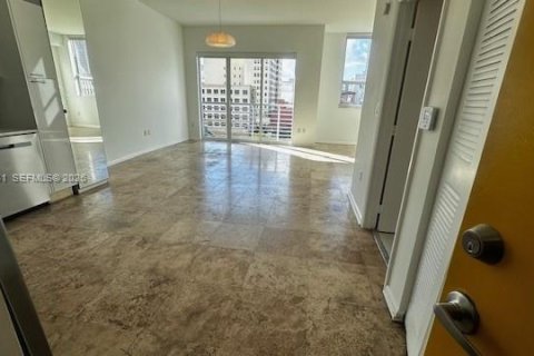 Condominio en alquiler en Miami, Florida, 1 dormitorio, 60.48 m2 № 2054358 - foto 8