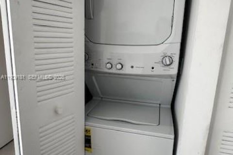 Condominio en alquiler en Miami, Florida, 1 dormitorio, 60.48 m2 № 2054358 - foto 22