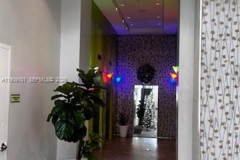 Condominio en alquiler en Miami, Florida, 1 dormitorio, 60.48 m2 № 2054358 - foto 5