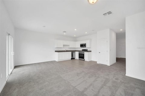 Townhouse in Davenport, Florida 3 bedrooms, 137.5 sq.m. № 1435784 - photo 9