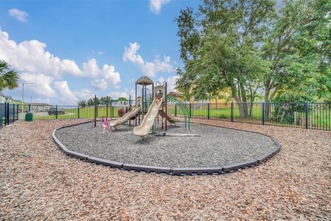 Townhouse in Davenport, Florida 3 bedrooms, 137.5 sq.m. № 1435784 - photo 25