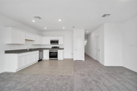 Townhouse in Davenport, Florida 3 bedrooms, 137.5 sq.m. № 1435784 - photo 11