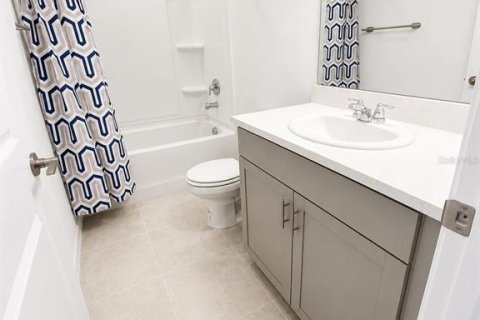 Townhouse in Sarasota, Florida 3 bedrooms, 136.57 sq.m. № 2277597 - photo 6