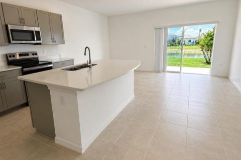 Townhouse in Sarasota, Florida 3 bedrooms, 136.57 sq.m. № 2277597 - photo 7