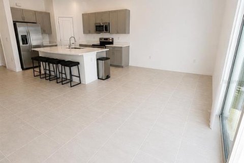 Townhouse in Sarasota, Florida 3 bedrooms, 136.57 sq.m. № 2277597 - photo 8