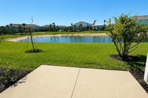Townhouse in Sarasota, Florida 3 bedrooms, 136.57 sq.m. № 2277597 - photo 10