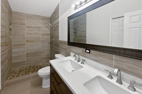 Casa en venta en Tampa, Florida, 4 dormitorios, 274.25 m2 № 1648983 - foto 22