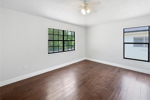 Casa en venta en Tampa, Florida, 4 dormitorios, 274.25 m2 № 1648983 - foto 19