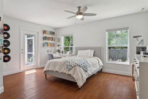 House in Tampa, Florida 5 bedrooms, 351.82 sq.m. № 1758236 - photo 30