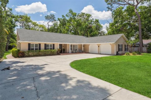 House in Tampa, Florida 5 bedrooms, 351.82 sq.m. № 1758236 - photo 1