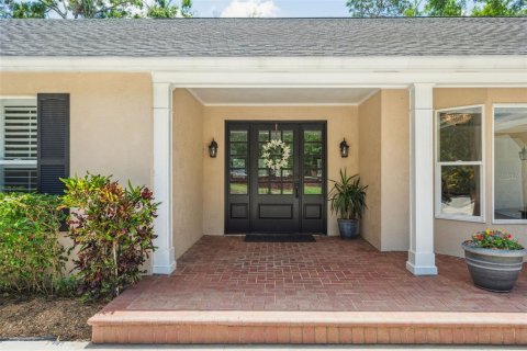 House in Tampa, Florida 5 bedrooms, 351.82 sq.m. № 1758236 - photo 4