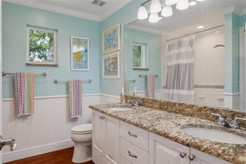 House in Tampa, Florida 5 bedrooms, 351.82 sq.m. № 1758236 - photo 23