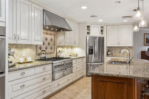 House in Tampa, Florida 5 bedrooms, 351.82 sq.m. № 1758236 - photo 16
