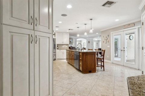 House in Tampa, Florida 5 bedrooms, 351.82 sq.m. № 1758236 - photo 19