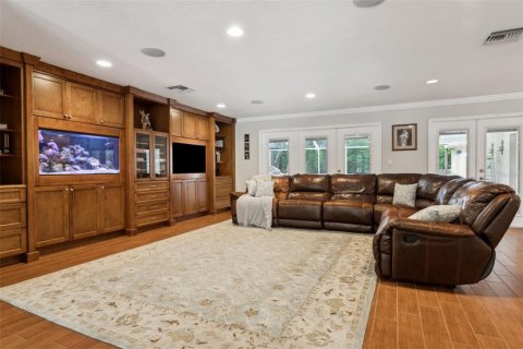 House in Tampa, Florida 5 bedrooms, 351.82 sq.m. № 1758236 - photo 8