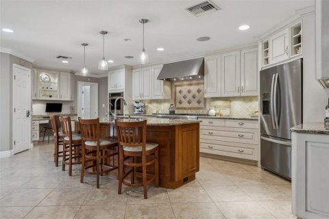 House in Tampa, Florida 5 bedrooms, 351.82 sq.m. № 1758236 - photo 12