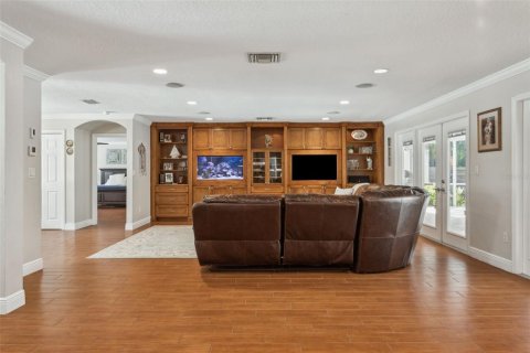 House in Tampa, Florida 5 bedrooms, 351.82 sq.m. № 1758236 - photo 9