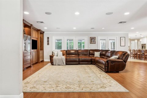 House in Tampa, Florida 5 bedrooms, 351.82 sq.m. № 1758236 - photo 10