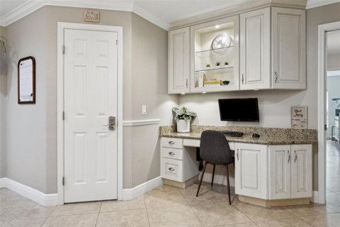 House in Tampa, Florida 5 bedrooms, 351.82 sq.m. № 1758236 - photo 18