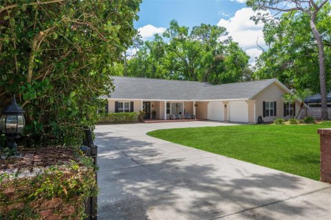 House in Tampa, Florida 5 bedrooms, 351.82 sq.m. № 1758236 - photo 3