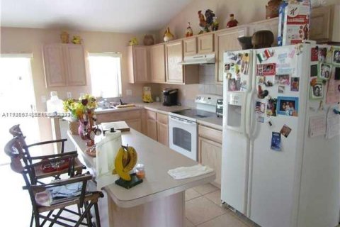 House in Port St. Lucie, Florida 3 bedrooms, 134.34 sq.m. № 2043836 - photo 7