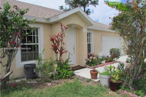 House in Port St. Lucie, Florida 3 bedrooms, 134.34 sq.m. № 2043836