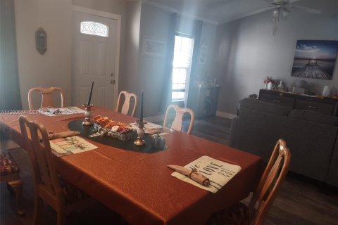 House in Port St. Lucie, Florida 3 bedrooms, 134.34 sq.m. № 2043836 - photo 13