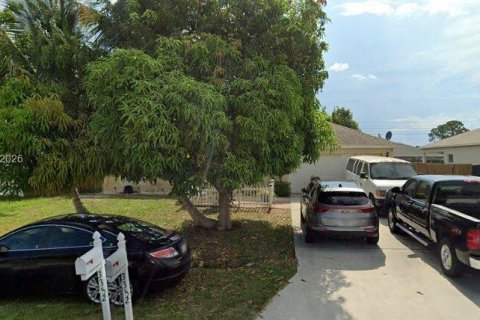 House in Port St. Lucie, Florida 3 bedrooms, 134.34 sq.m. № 2043836 - photo 3