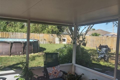 House in Port St. Lucie, Florida 3 bedrooms, 134.34 sq.m. № 2043836 - photo 15