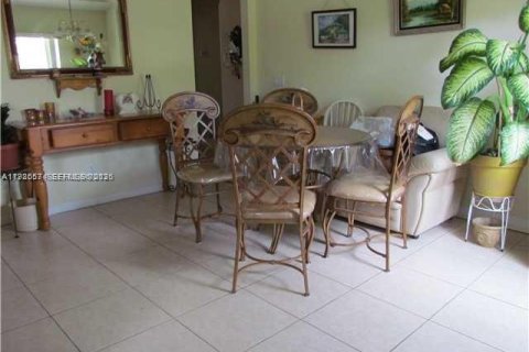 House in Port St. Lucie, Florida 3 bedrooms, 134.34 sq.m. № 2043836 - photo 8